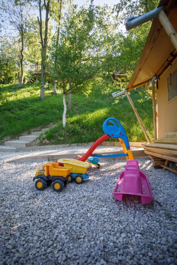 ホテル Glamping Bagrem Jablanica エクステリア 写真