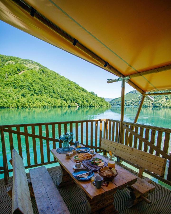 ホテル Glamping Bagrem Jablanica エクステリア 写真