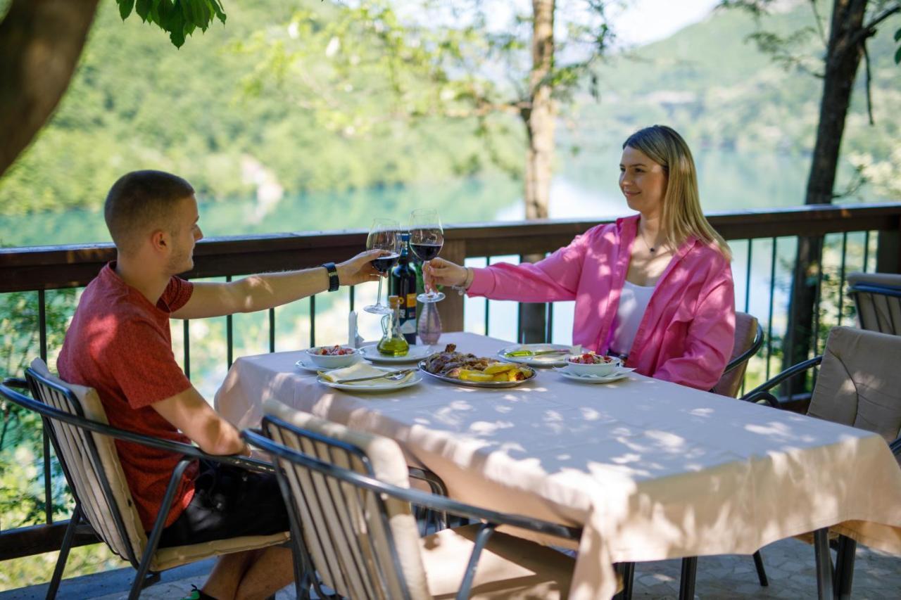 ホテル Glamping Bagrem Jablanica エクステリア 写真