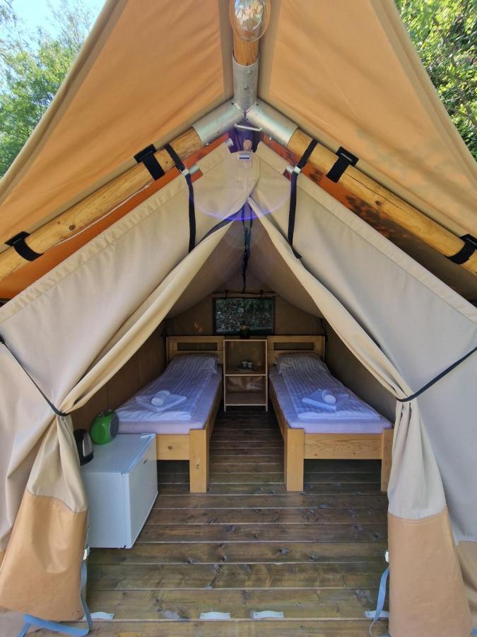 ホテル Glamping Bagrem Jablanica エクステリア 写真