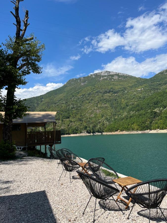 ホテル Glamping Bagrem Jablanica エクステリア 写真