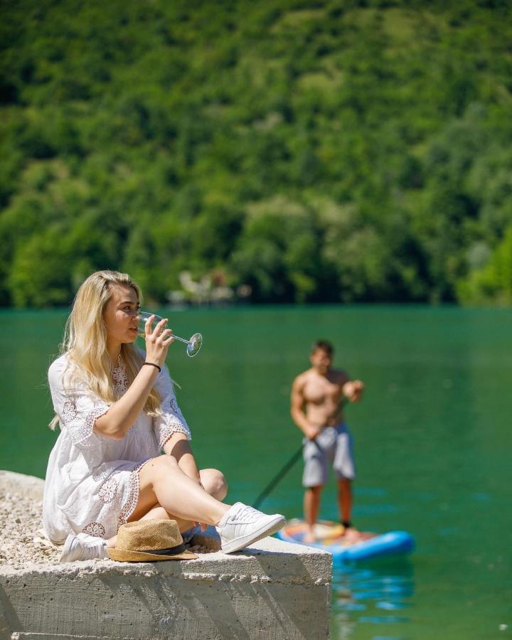ホテル Glamping Bagrem Jablanica エクステリア 写真