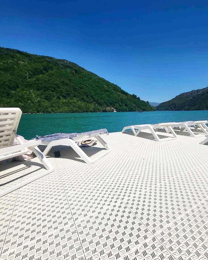 ホテル Glamping Bagrem Jablanica エクステリア 写真