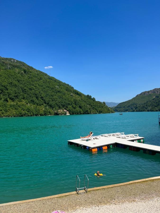 ホテル Glamping Bagrem Jablanica エクステリア 写真