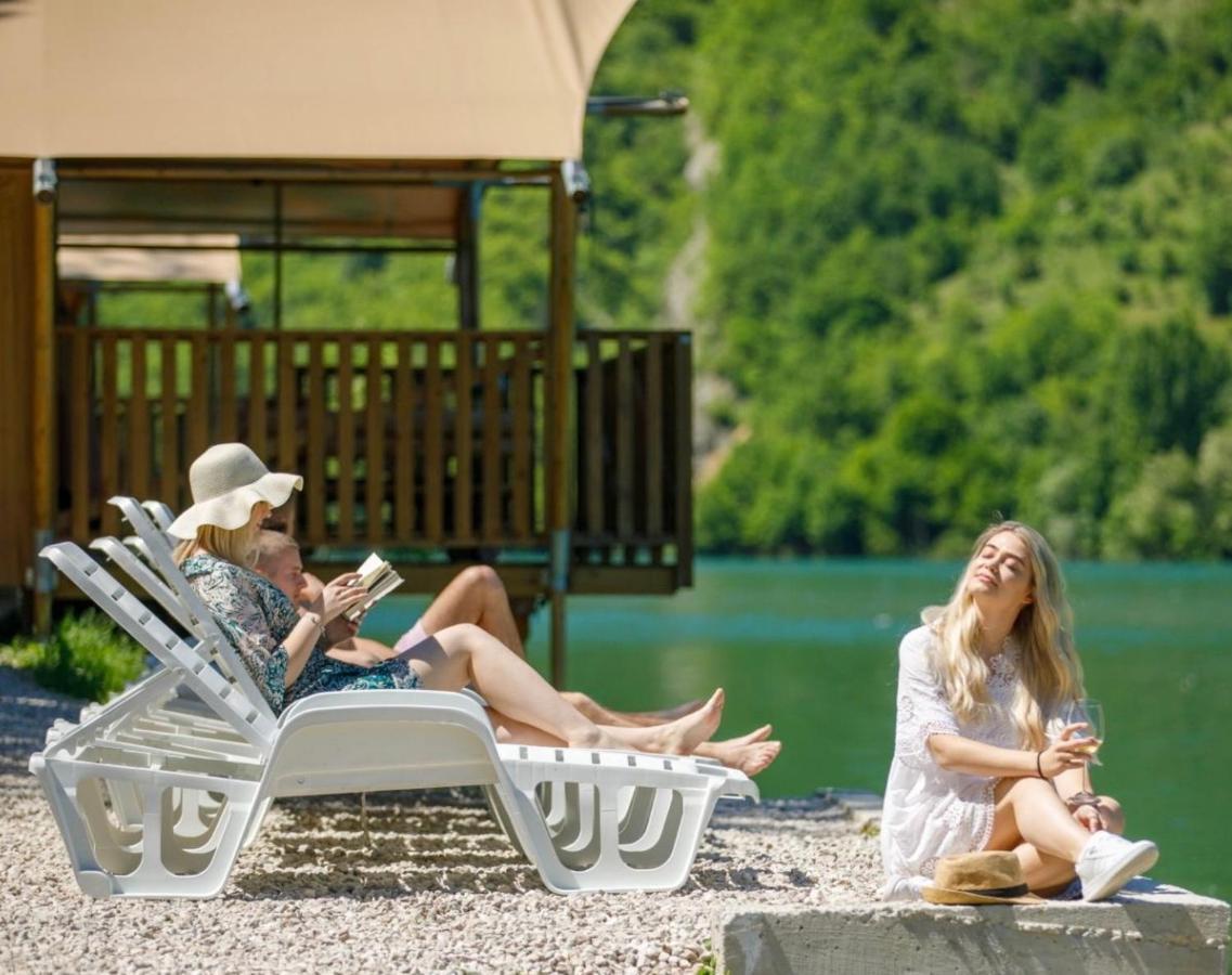 ホテル Glamping Bagrem Jablanica エクステリア 写真