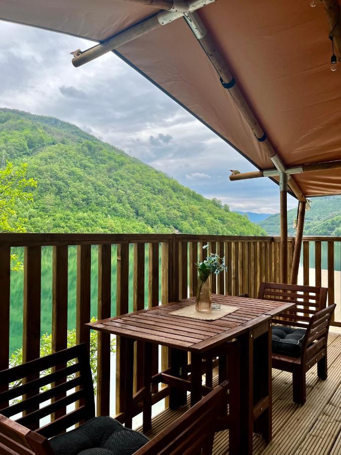 ホテル Glamping Bagrem Jablanica エクステリア 写真