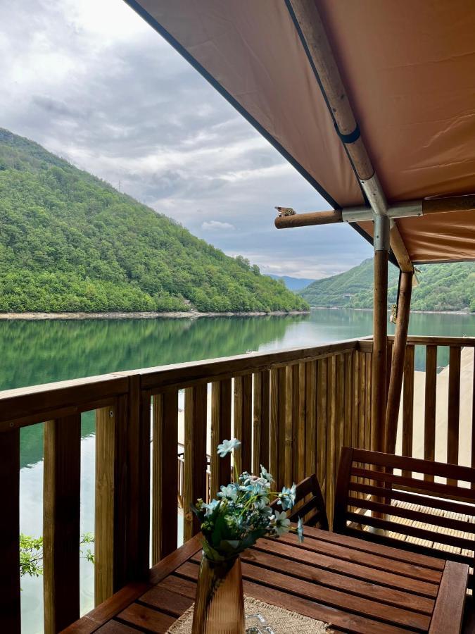 ホテル Glamping Bagrem Jablanica エクステリア 写真