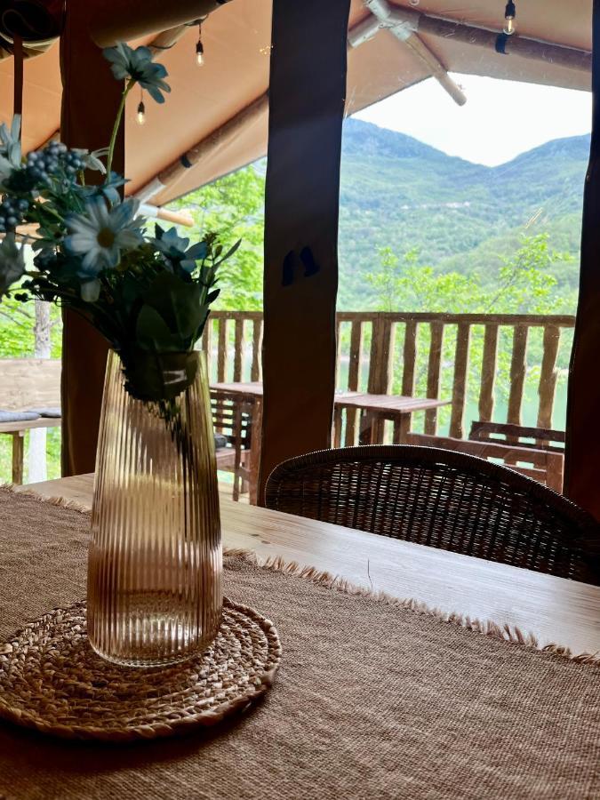 ホテル Glamping Bagrem Jablanica エクステリア 写真