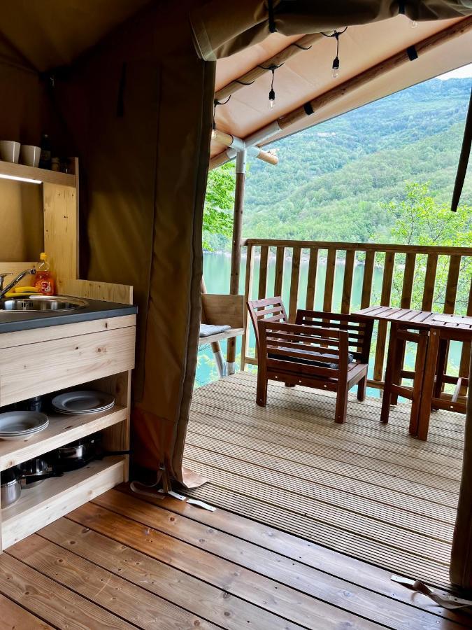 ホテル Glamping Bagrem Jablanica エクステリア 写真