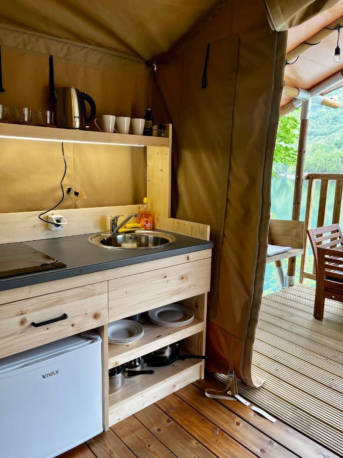 ホテル Glamping Bagrem Jablanica エクステリア 写真